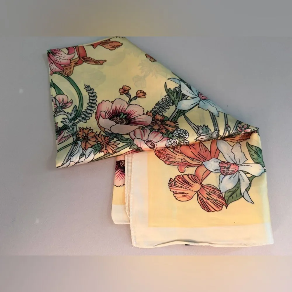 Floral Scarf in Cream and Pink M644